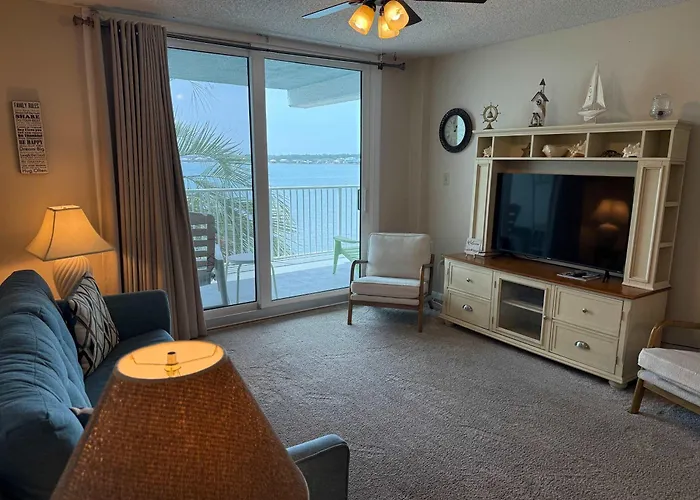 Waterfront With Indoor & Outdoor Pools Bbq