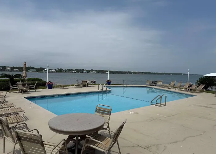 Waterfront With Indoor & Outdoor Pools Bbq Apartment *
