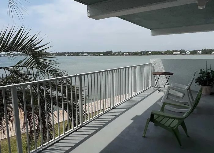 Waterfront With Indoor & Outdoor Pools Bbq Apartment