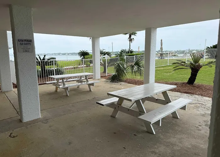 Waterfront With Indoor & Outdoor Pools Bbq *